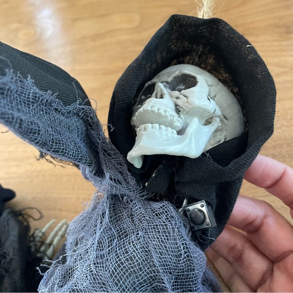 Set of 4 light up skeleton ghosts with sounds